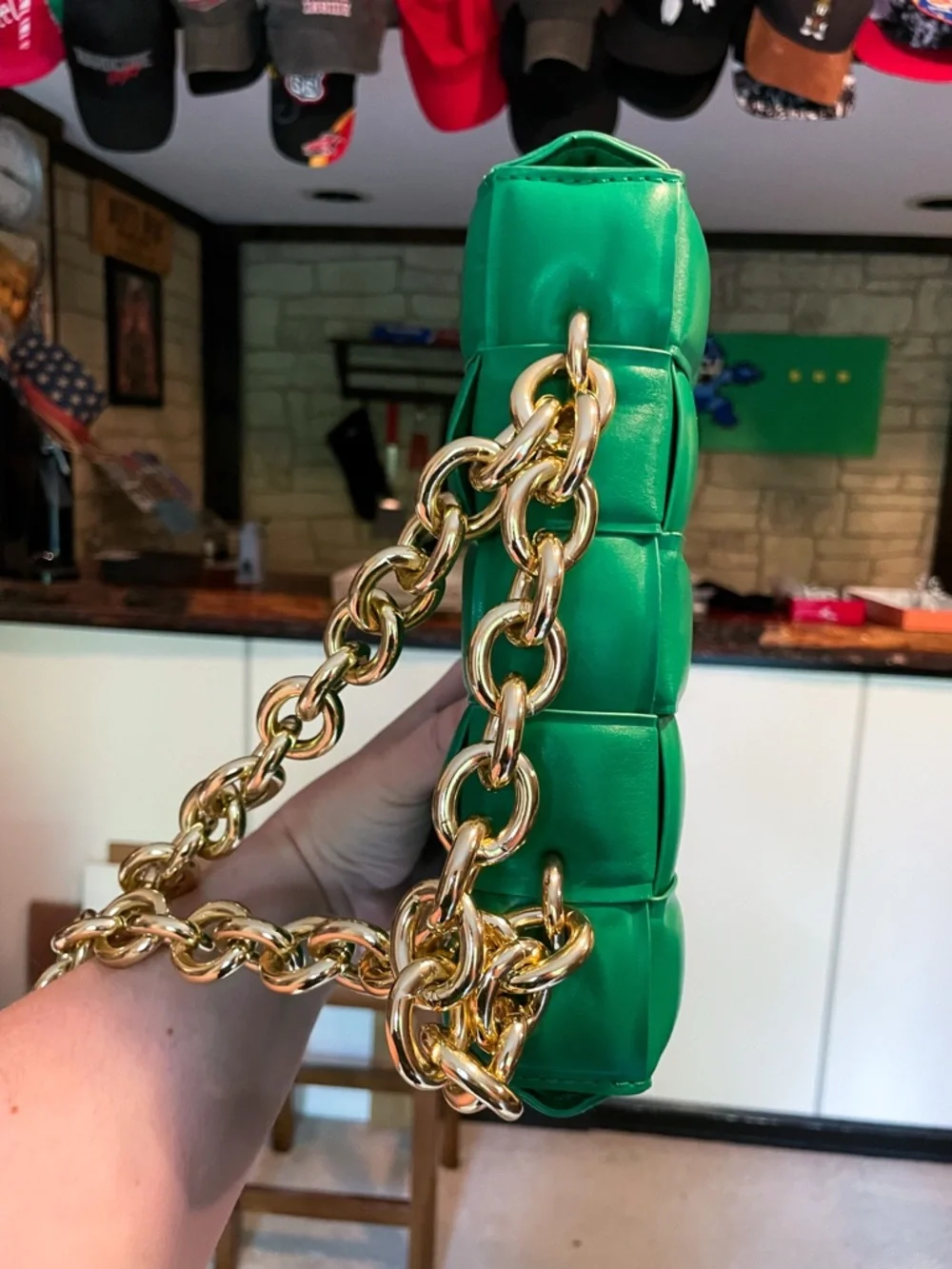 Kelly Green Faux Leather Crossbody Bag with Chunky Gold Link Strap - GUC - Picture 4 of 13